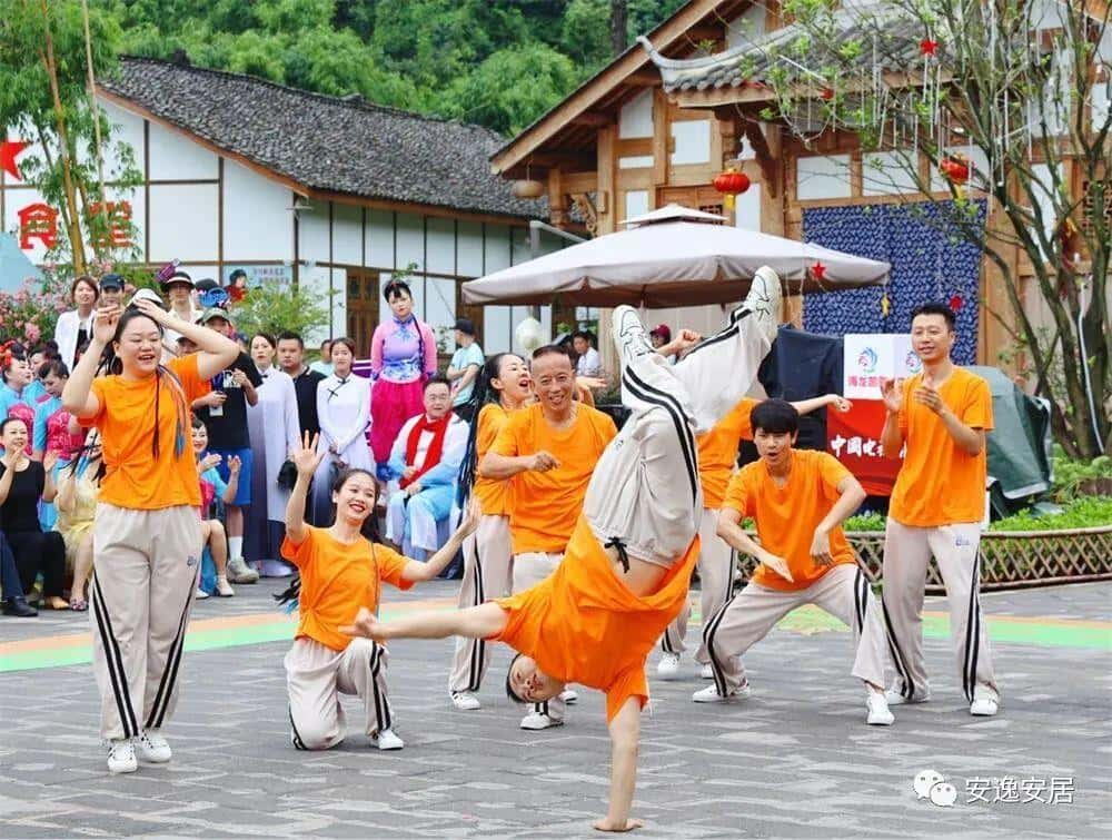 现场直击｜在中国大地上边走边跳 跟着央视节拍舞起来！